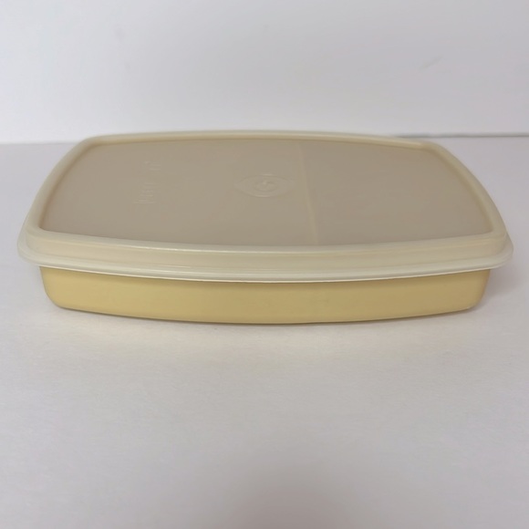 Tupperware Lunch Snack Side by Side Divider Container Tan 813-5 & 814-6 - Picture 1 of 11